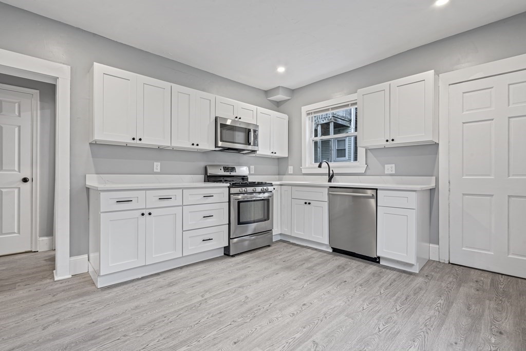 234 Bowen St, Boston, Massachusetts, 3 Bedrooms Bedrooms, 5 Rooms Rooms,1.5 BathroomsBathrooms,Residential Lease,For Rent,Bowen St,73518309