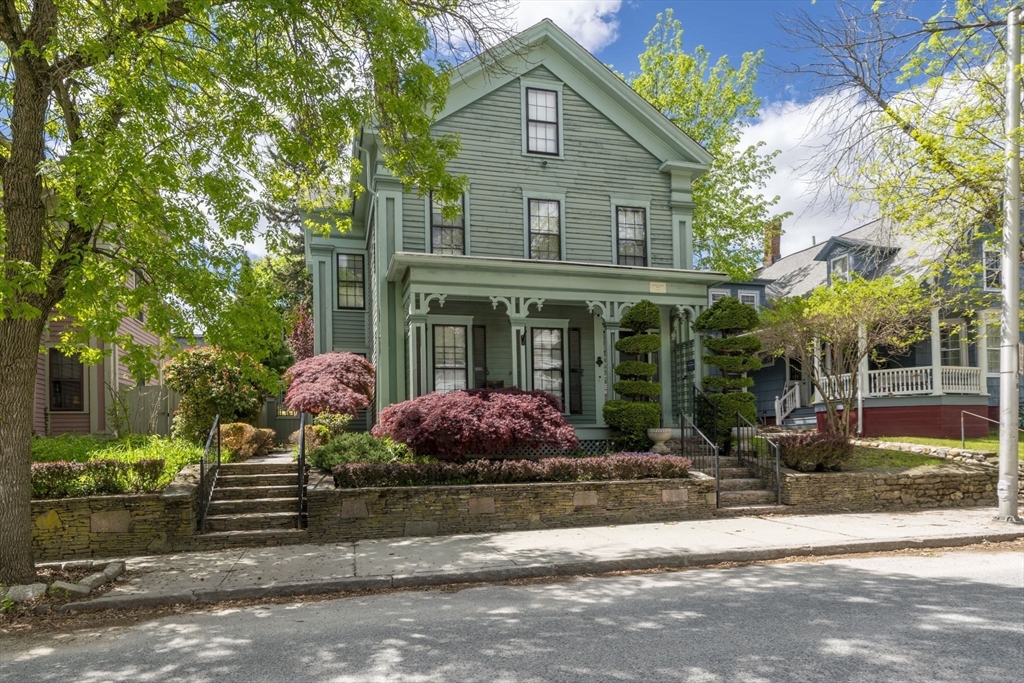 12 Crown St., Worcester, Massachusetts, 4 Bedrooms Bedrooms, 10 Rooms Rooms,2 BathroomsBathrooms,Residential Income,For Sale,Crown St.,73518375