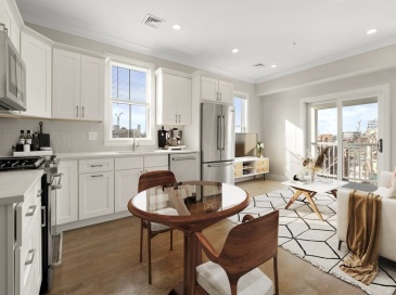 134 Chelsea Street, Boston, Massachusetts, 3 Bedrooms Bedrooms, 4 Rooms Rooms,1 BathroomBathrooms,Residential Lease,For Rent,Chelsea Street,73518317