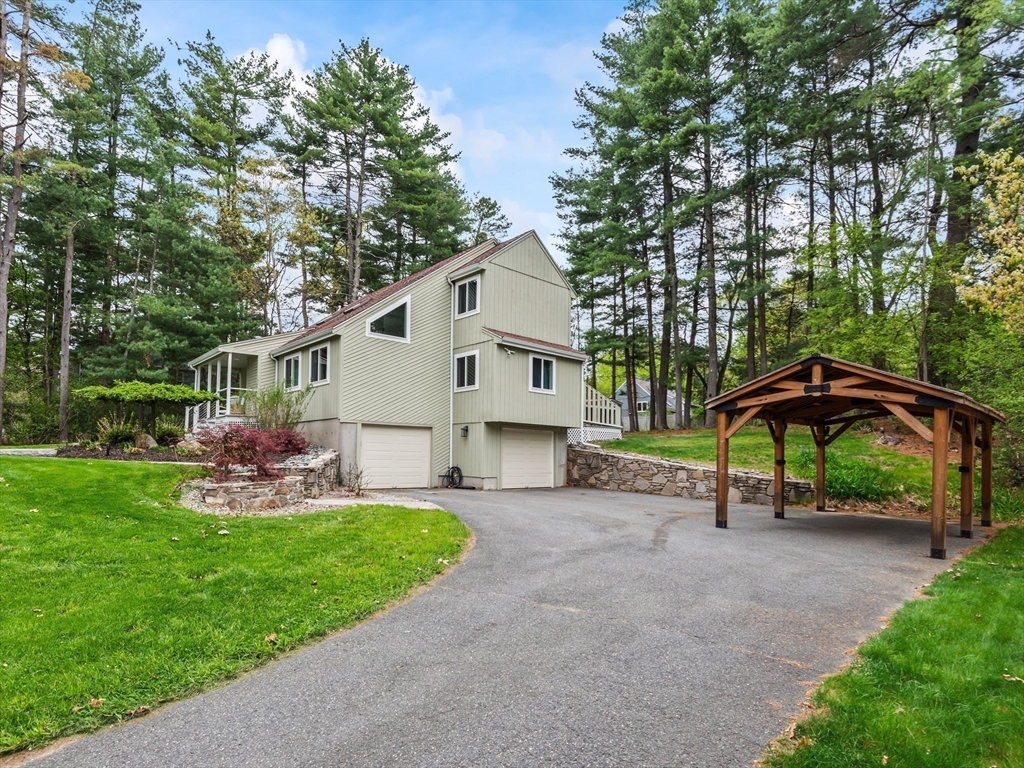 65 Briarcliff Ln, Holliston, Massachusetts, 3 Bedrooms Bedrooms, 8 Rooms Rooms,2 BathroomsBathrooms,Residential,For Sale,Briarcliff Ln,73518536