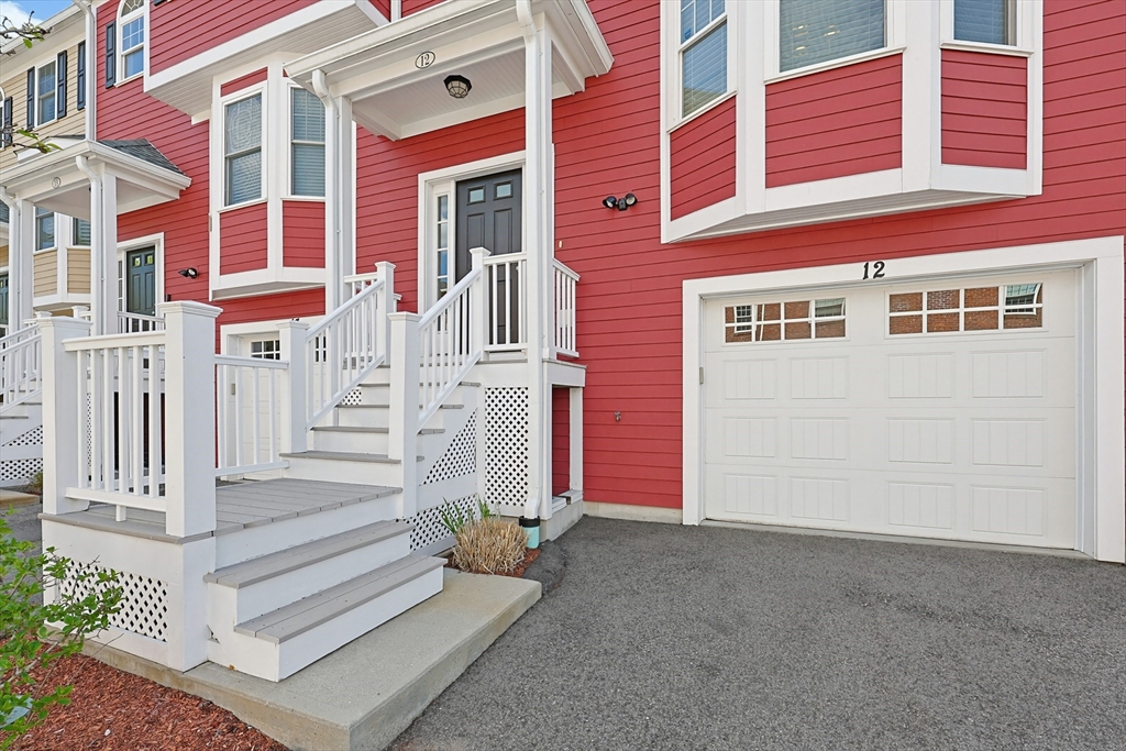 60 Lenox St, Norwood, Massachusetts, 2 Bedrooms Bedrooms, 5 Rooms Rooms,3.5 BathroomsBathrooms,Residential,For Sale,Lenox St,73518521