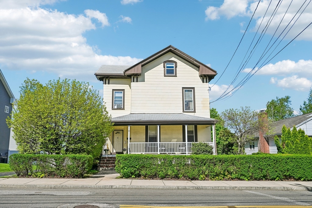 44 Warren Ave, Woburn, Massachusetts, 6 Bedrooms Bedrooms, 15 Rooms Rooms,4 BathroomsBathrooms,Residential Income,For Sale,Warren Ave,73518318