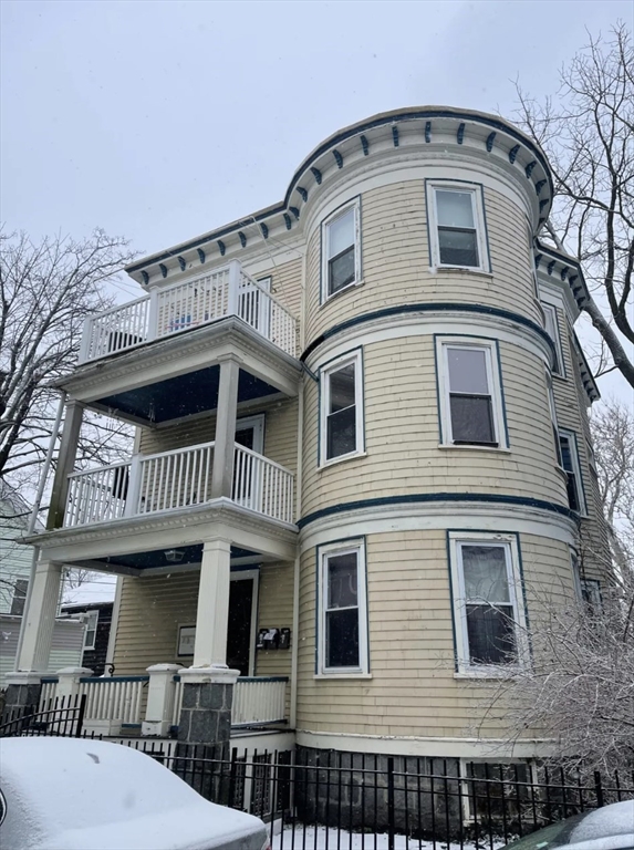 9 Sumner Sq, Boston, Massachusetts, 6 Bedrooms Bedrooms, 15 Rooms Rooms,3 BathroomsBathrooms,Residential Income,For Sale,Sumner Sq,73492231