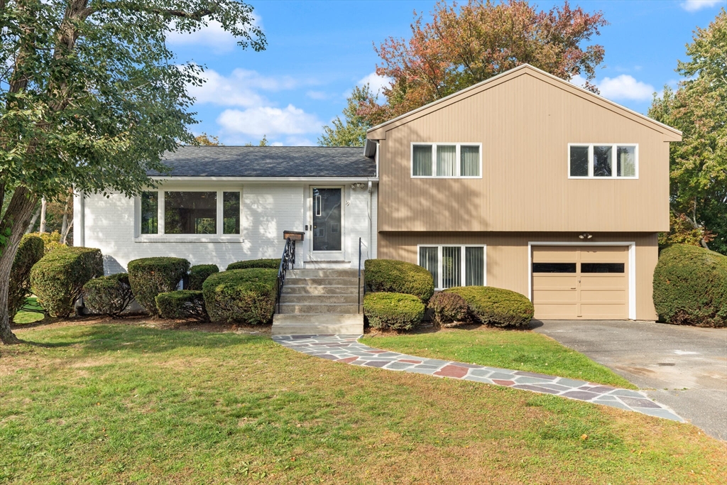 19 Selwyn Rd, Newton, Massachusetts, 4 Bedrooms Bedrooms, 8 Rooms Rooms,3 BathroomsBathrooms,Residential,For Sale,Selwyn Rd,73518336