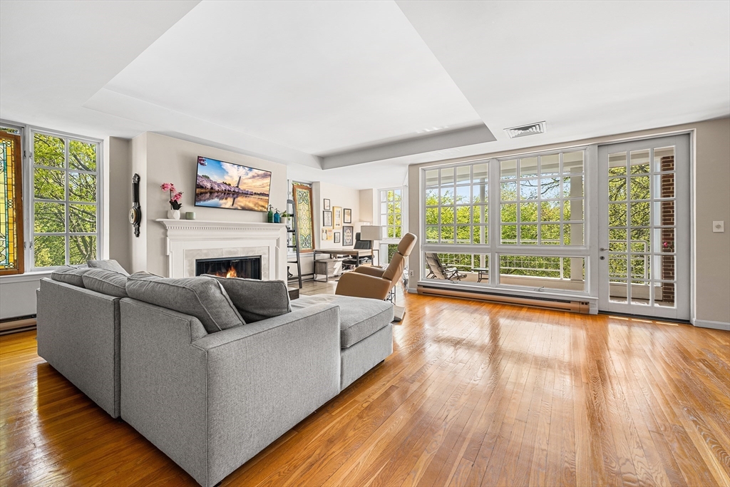 63 Garden Rd, Wellesley, Massachusetts, 1 Bedroom Bedrooms, 3 Rooms Rooms,1.5 BathroomsBathrooms,Residential,For Sale,Garden Rd,73518129