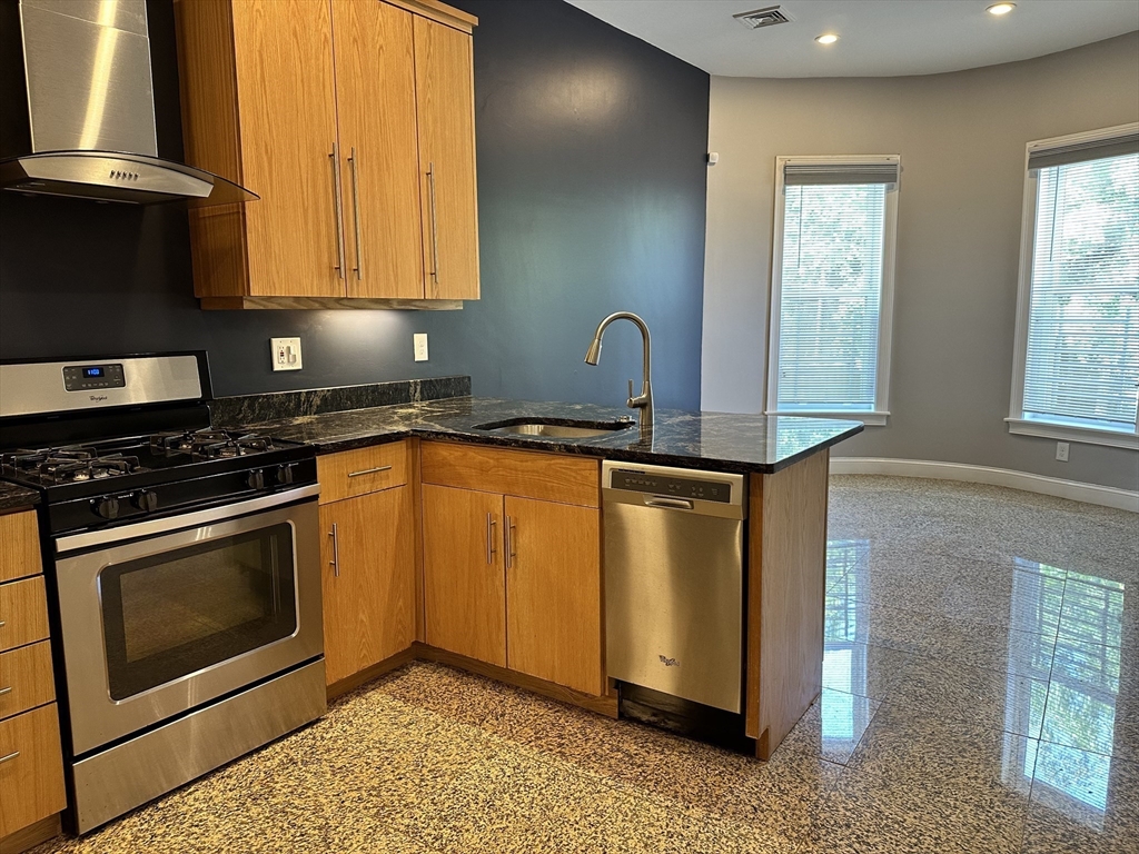 8 Bard Avenue, Boston, Massachusetts, 1 Bedroom Bedrooms, 2 Rooms Rooms,1 BathroomBathrooms,Residential Lease,For Rent,Bard Avenue,73518393