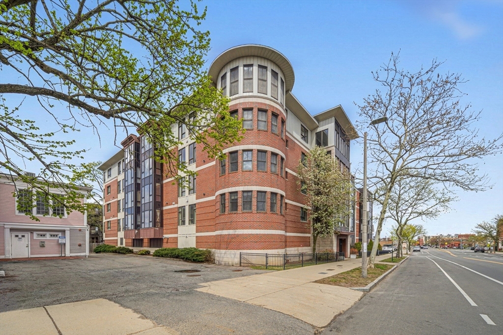 533 Cambridge St, Boston, Massachusetts, 2 Bedrooms Bedrooms, 4 Rooms Rooms,2 BathroomsBathrooms,Residential,For Sale,Cambridge St,73496152