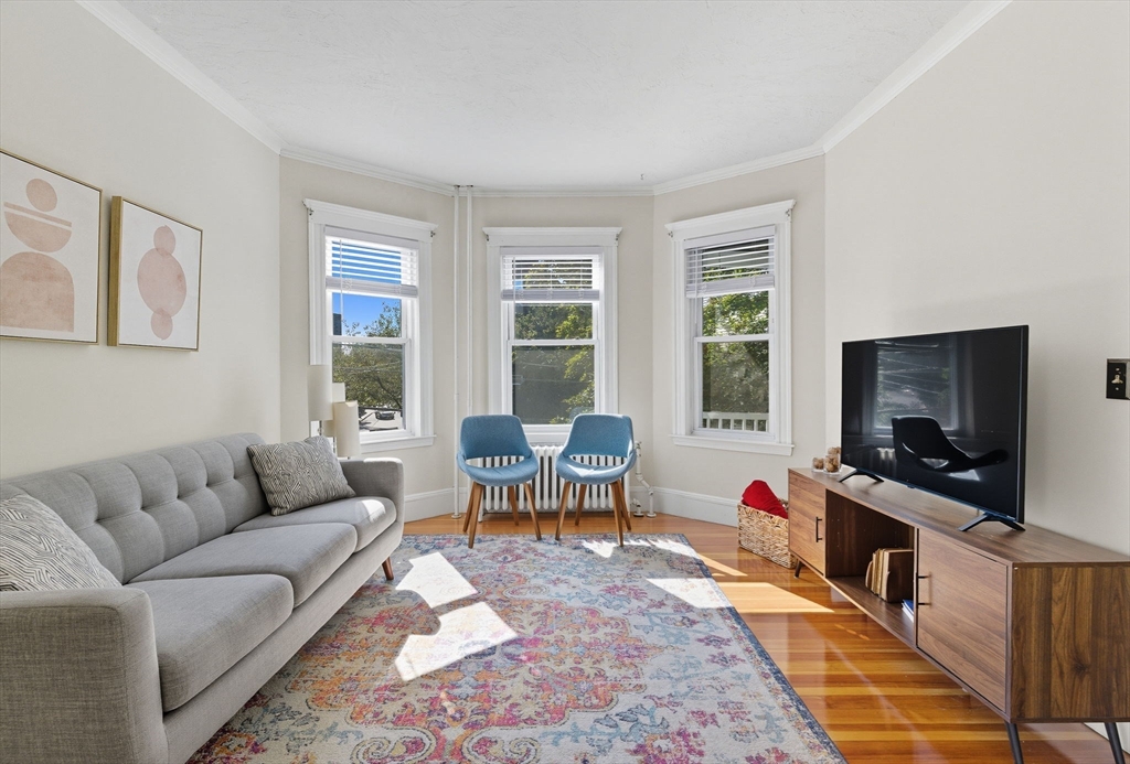 20 Rice St, Brookline, Massachusetts, 3 Bedrooms Bedrooms, 6 Rooms Rooms,1 BathroomBathrooms,Residential,For Sale,Rice St,73482450