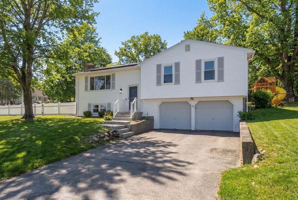 97 Paquin Dr, Marlborough, Massachusetts, 3 Bedrooms Bedrooms, 6 Rooms Rooms,1.5 BathroomsBathrooms,Residential,For Sale,Paquin Dr,73488746