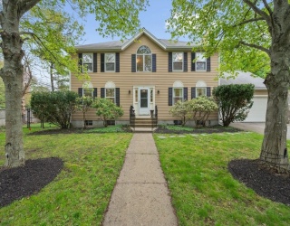 2 Minuteman Ln, Wellesley, Massachusetts, 4 Bedrooms Bedrooms, 8 Rooms Rooms,2.5 BathroomsBathrooms,Residential Lease,For Rent,Minuteman Ln,73518278