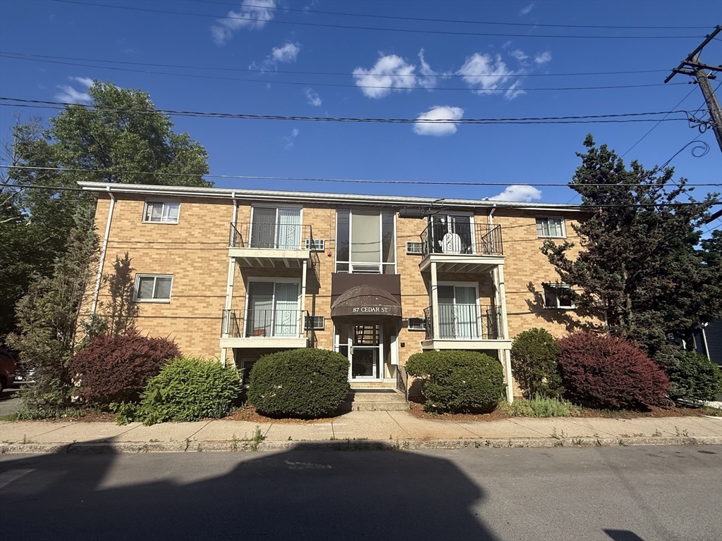 87 Cedar Street, Malden, Massachusetts, 2 Bedrooms Bedrooms, 4 Rooms Rooms,1 BathroomBathrooms,Residential Lease,For Rent,Cedar Street,73518235
