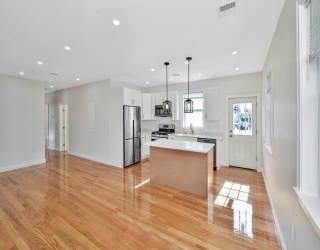30 Hiawatha Rd., Boston, Massachusetts, 2 Bedrooms Bedrooms, 6 Rooms Rooms,2 BathroomsBathrooms,Residential Lease,For Rent,Hiawatha Rd.,73518296