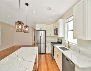 30 Hiawatha Rd., Boston, Massachusetts, 5 Bedrooms Bedrooms, 9 Rooms Rooms,3 BathroomsBathrooms,Residential Lease,For Rent,Hiawatha Rd.,73518297