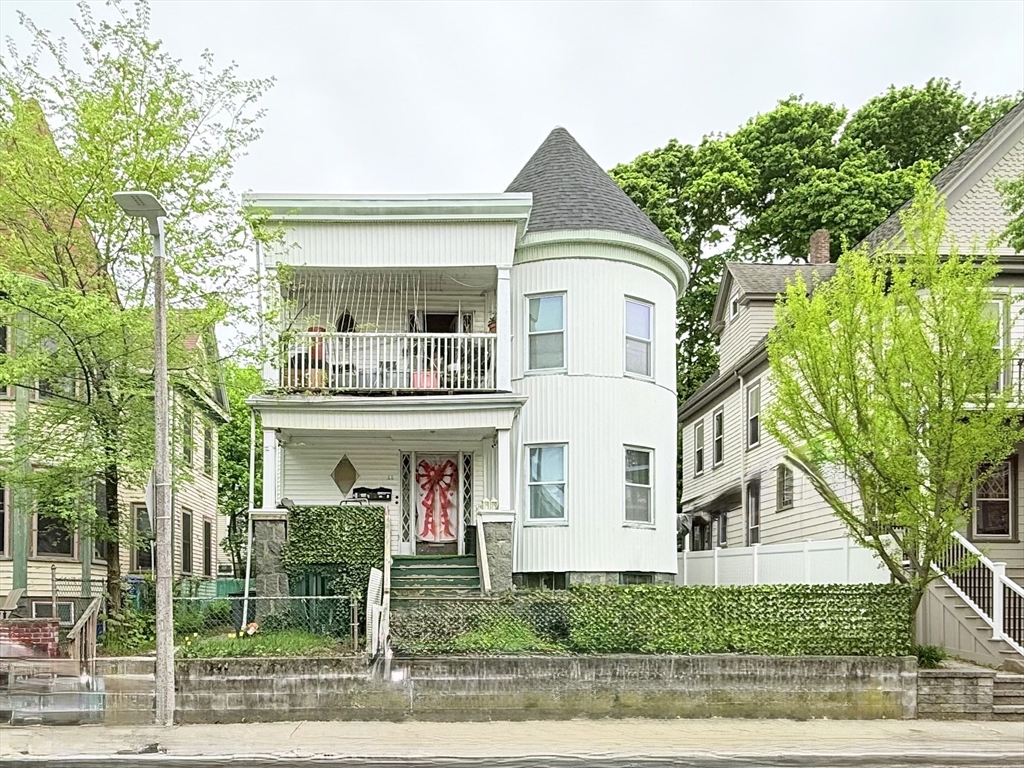 11 Edwin St, Boston, Massachusetts, 6 Bedrooms Bedrooms, 13 Rooms Rooms,2 BathroomsBathrooms,Residential Income,For Sale,Edwin St,73518630