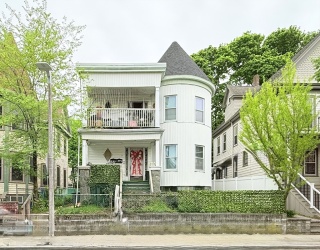 11 Edwin St, Boston, Massachusetts, 6 Bedrooms Bedrooms, 13 Rooms Rooms,2 BathroomsBathrooms,Residential Income,For Sale,Edwin St,73518630