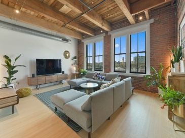 9 W Broadway, Boston, Massachusetts, 2 Bedrooms Bedrooms, 4 Rooms Rooms,2 BathroomsBathrooms,Residential,For Sale,W Broadway,73518648
