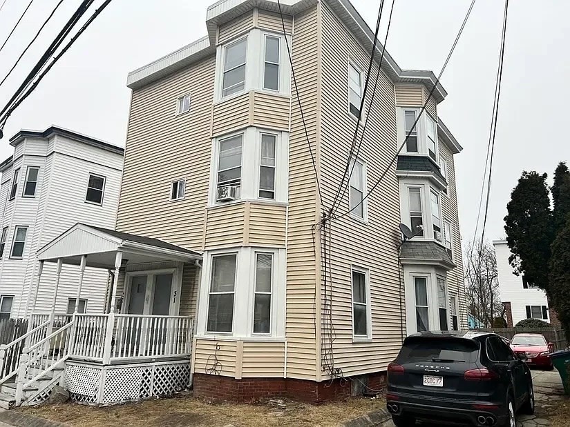 31 Chestnut Street, Lynn, Massachusetts, 3 Bedrooms Bedrooms, 4 Rooms Rooms,1 BathroomBathrooms,Residential Lease,For Rent,Chestnut Street,73518658