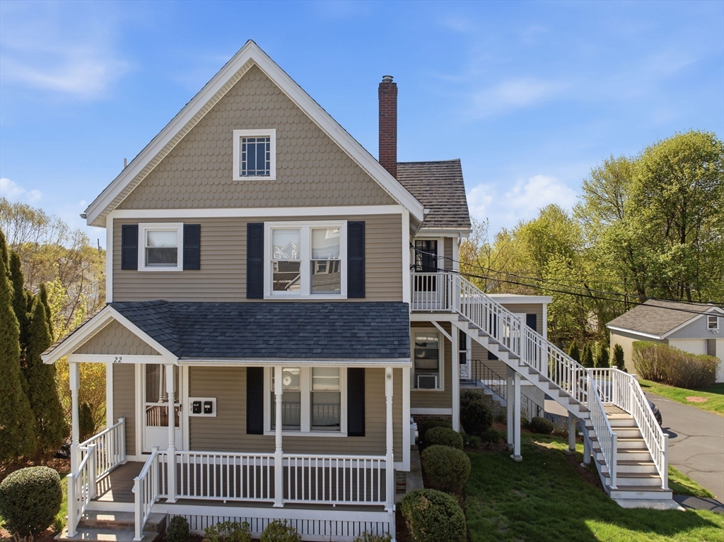 22 Franklin St, Woburn, Massachusetts, 4 Bedrooms Bedrooms, 10 Rooms Rooms,2.5 BathroomsBathrooms,Residential Income,For Sale,Franklin St,73518592