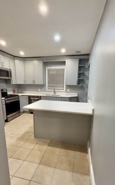 25 Larchmont St, Boston, Massachusetts, 3 Bedrooms Bedrooms, 5 Rooms Rooms,2 BathroomsBathrooms,Residential Lease,For Rent,Larchmont St,73518526