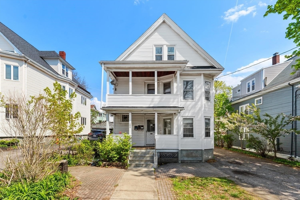 152 Spruce St, Watertown, Massachusetts, 5 Bedrooms Bedrooms, 14 Rooms Rooms,3 BathroomsBathrooms,Residential Income,For Sale,Spruce St,73518981
