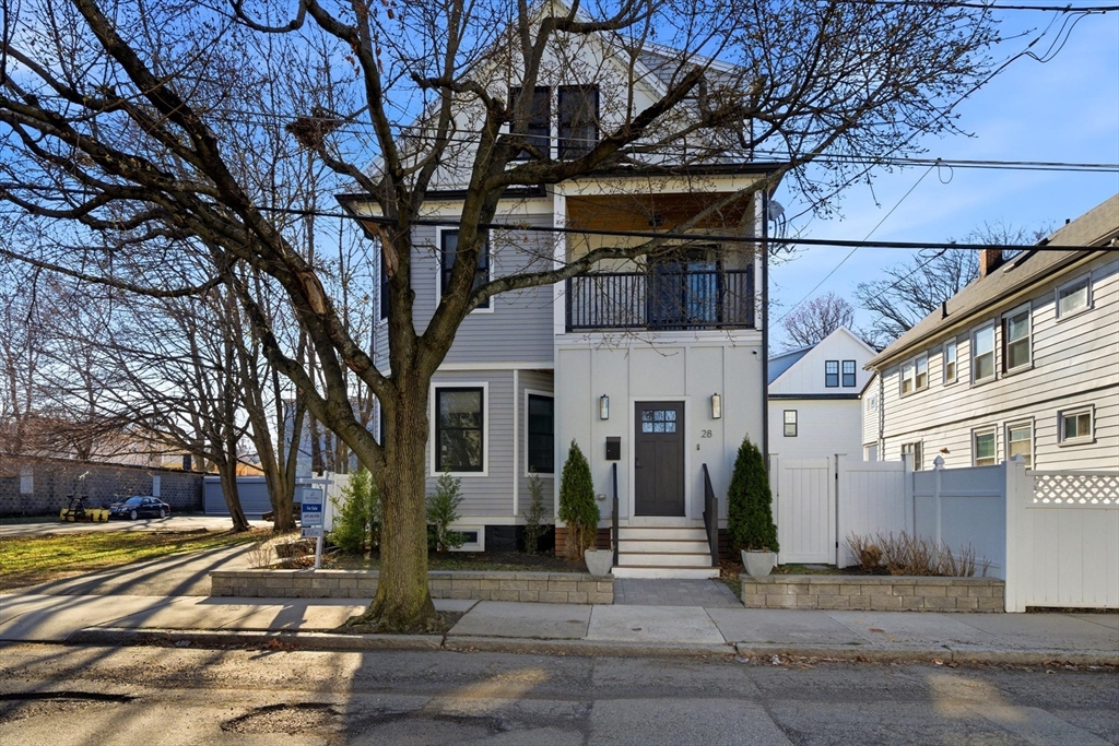 28 Cherry St, Medford, Massachusetts, 3 Bedrooms Bedrooms, 9 Rooms Rooms,2.5 BathroomsBathrooms,Residential Lease,For Rent,Cherry St,73518991