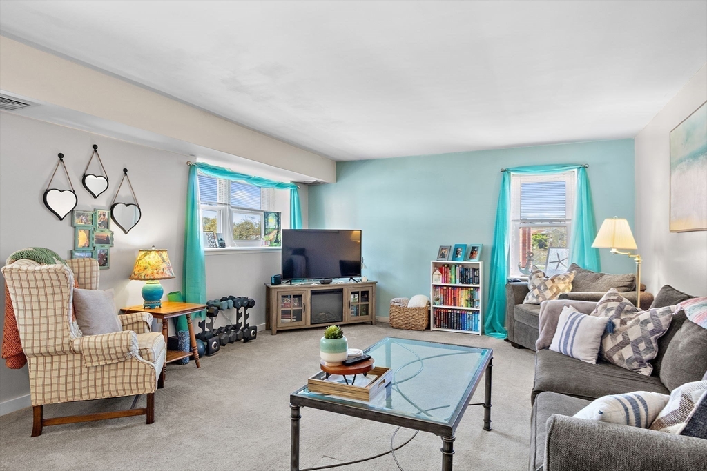 45 Main Street, Wareham, Massachusetts, 1 Bedroom Bedrooms, 4 Rooms Rooms,1 BathroomBathrooms,Residential,For Sale,Main Street,73518613