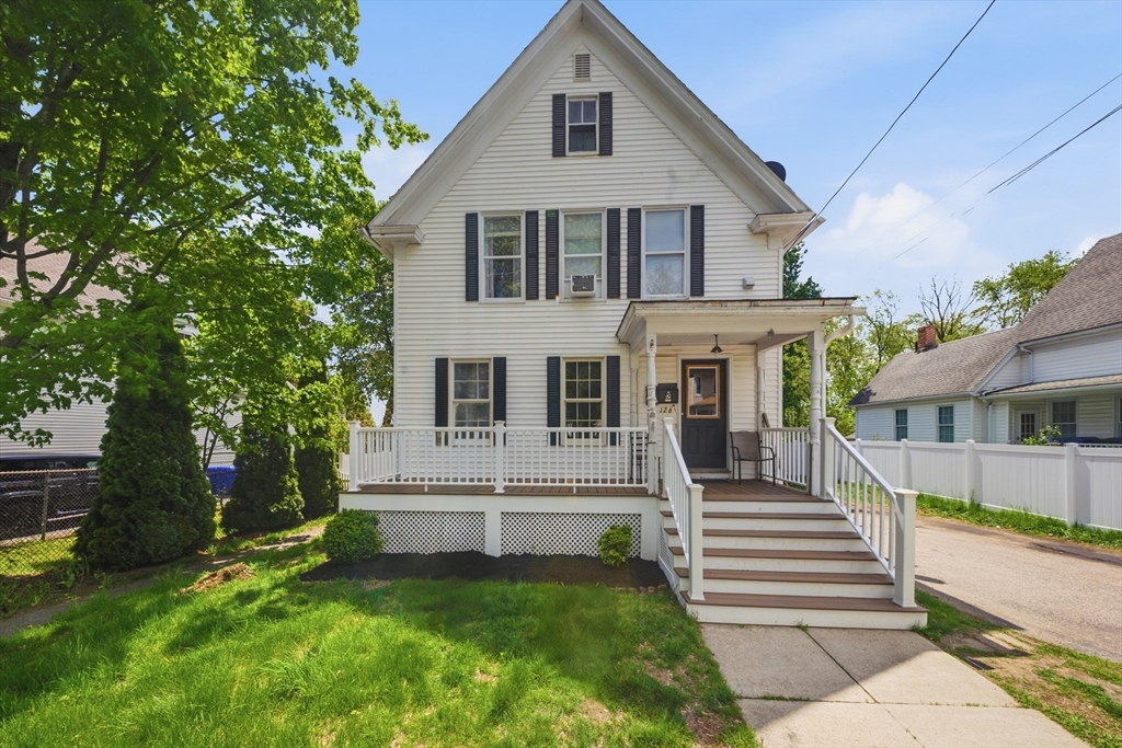 126 W Spruce St, Milford, Massachusetts, 5 Bedrooms Bedrooms, 9 Rooms Rooms,2 BathroomsBathrooms,Residential Income,For Sale,W Spruce St,73518420