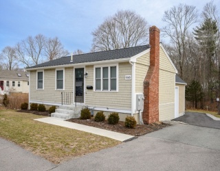 1065 Bedford St, Abington, Massachusetts, 4 Bedrooms Bedrooms, 8 Rooms Rooms,2 BathroomsBathrooms,Residential Income,For Sale,Bedford St,73469679