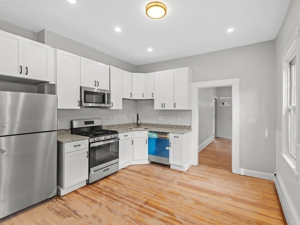 805 E Fifth St, Boston, Massachusetts, 1 Bedroom Bedrooms, 5 Rooms Rooms,1.5 BathroomsBathrooms,Residential Lease,For Rent,E Fifth St,73518774