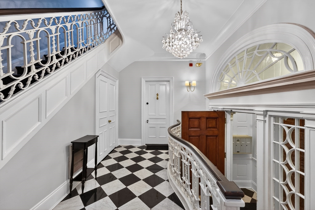 12 Hereford St., Boston, Massachusetts, 1 Bedroom Bedrooms, 6 Rooms Rooms,2 BathroomsBathrooms,Residential,For Sale,Hereford St.,73518703