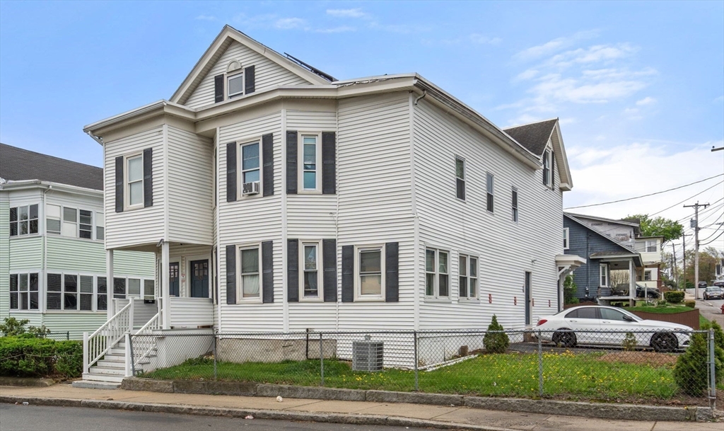 252 Shaw St, Lowell, Massachusetts, 6 Bedrooms Bedrooms, 14 Rooms Rooms,2 BathroomsBathrooms,Residential Income,For Sale,Shaw St,73518777