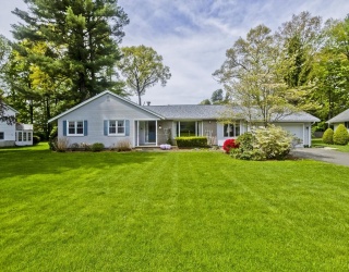 46 Woodcliff Dr, Westfield, Massachusetts, 3 Bedrooms Bedrooms, 7 Rooms Rooms,2 BathroomsBathrooms,Residential,For Sale,Woodcliff Dr,73515182