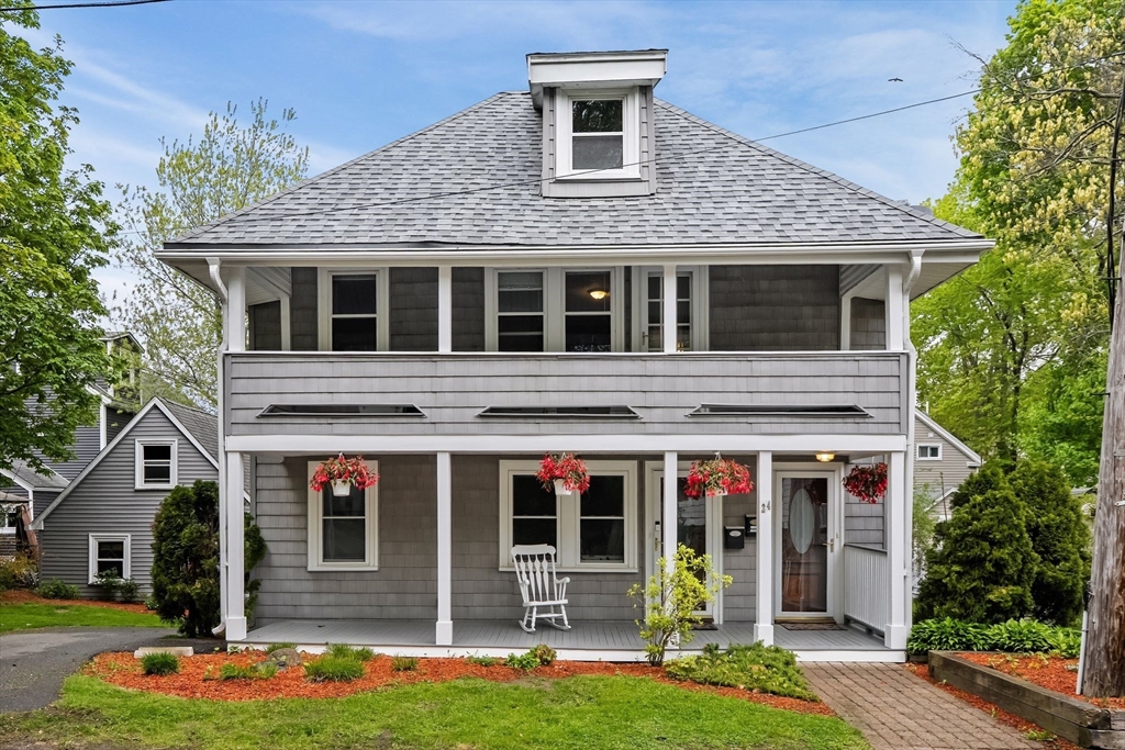 24 Hillside Ave, Braintree, Massachusetts, 4 Bedrooms Bedrooms, 10 Rooms Rooms,2 BathroomsBathrooms,Residential Income,For Sale,Hillside Ave,73518650