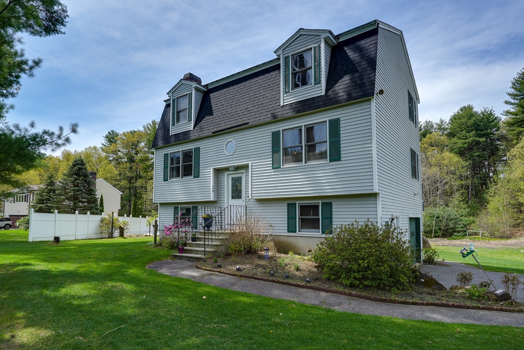 26 Frederick Circle, Tewksbury, Massachusetts, 3 Bedrooms Bedrooms, 7 Rooms Rooms,1.5 BathroomsBathrooms,Residential,For Sale,Frederick Circle,73518484