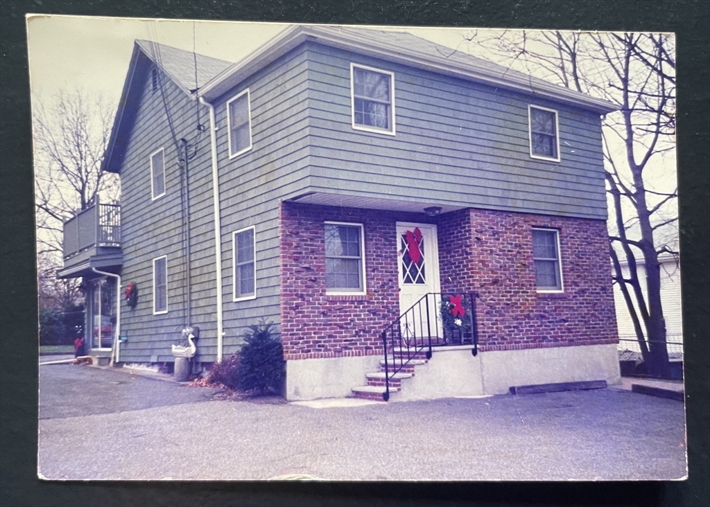 24 Montvale Ave, Stoneham, Massachusetts, 4 Bedrooms Bedrooms, 12 Rooms Rooms,3 BathroomsBathrooms,Residential Income,For Sale,Montvale Ave,73518845