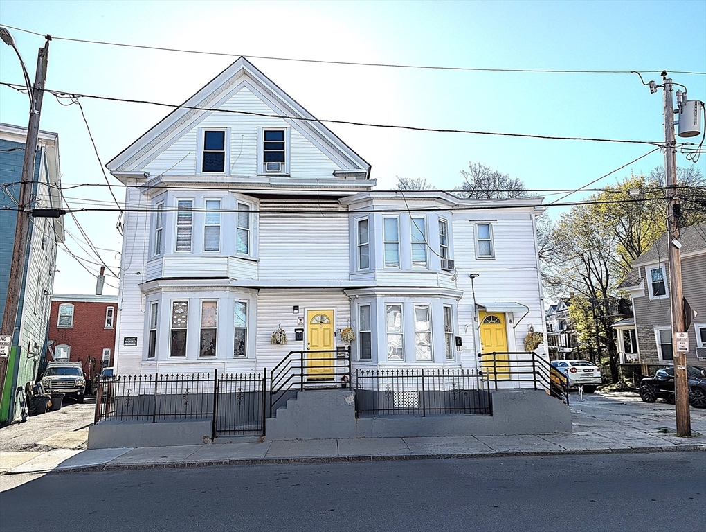 4-6 Chelmsford St, Lawrence, Massachusetts, 9 Bedrooms Bedrooms, 15 Rooms Rooms,4 BathroomsBathrooms,Residential Income,For Sale,Chelmsford St,73518875