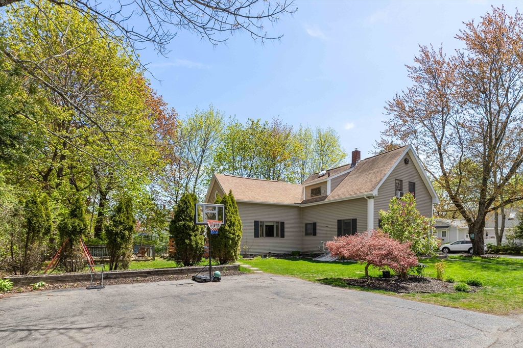 69 Highland Ave, Mansfield, Massachusetts, 3 Bedrooms Bedrooms, 7 Rooms Rooms,1.5 BathroomsBathrooms,Residential,For Sale,Highland Ave,73518882