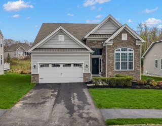 64 Pine Tree Dr, Methuen, Massachusetts, 3 Bedrooms Bedrooms, 7 Rooms Rooms,3 BathroomsBathrooms,Residential,For Sale,Pine Tree Dr,73518876