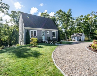 137 Falmouth Sandwich Rd, Mashpee, Massachusetts, 3 Bedrooms Bedrooms, 7 Rooms Rooms,2.5 BathroomsBathrooms,Residential,For Sale,Falmouth Sandwich Rd,73518508