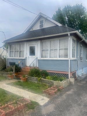 255 Neponset Valley Parkway, Boston, Massachusetts, 3 Bedrooms Bedrooms, 9 Rooms Rooms,2 BathroomsBathrooms,Residential,For Sale,Neponset Valley Parkway,73518268