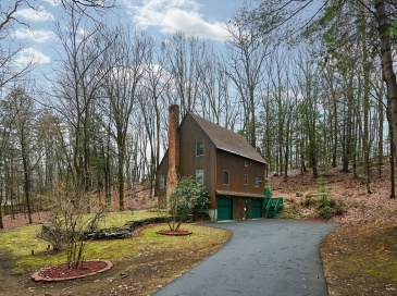 62 Peabody Lane, Greenfield, Massachusetts, 3 Bedrooms Bedrooms, 6 Rooms Rooms,1.5 BathroomsBathrooms,Residential,For Sale,Peabody Lane,73495423