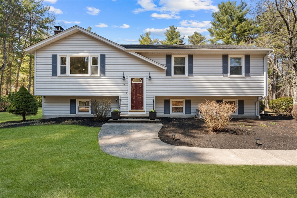 54 Elysium St, Wrentham, Massachusetts, 4 Bedrooms Bedrooms, 8 Rooms Rooms,2 BathroomsBathrooms,Residential,For Sale,Elysium St,73501227