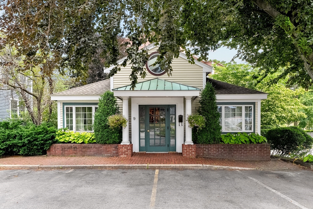 9 Chestnut Street, Arlington, Massachusetts, ,Commercial Sale,For Sale,Chestnut Street,73483611