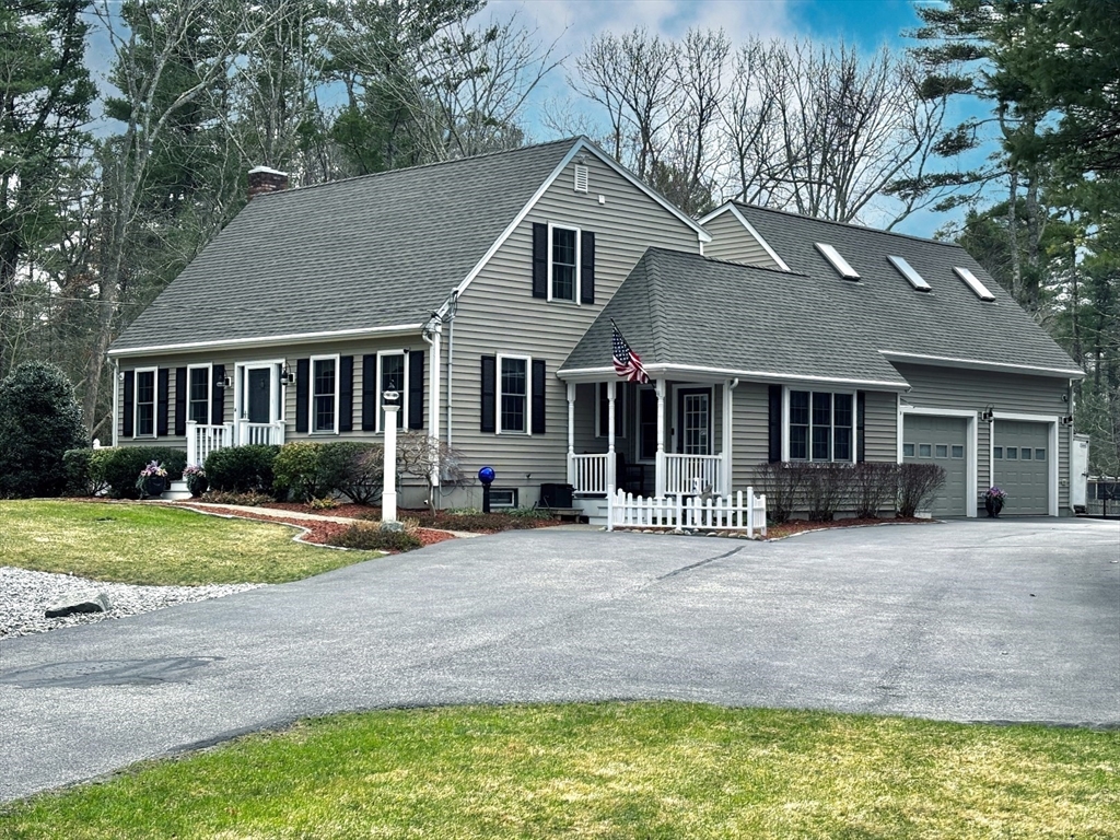 627 School St, Pembroke, Massachusetts, 3 Bedrooms Bedrooms, 11 Rooms Rooms,1.5 BathroomsBathrooms,Residential,For Sale,School St,73494896
