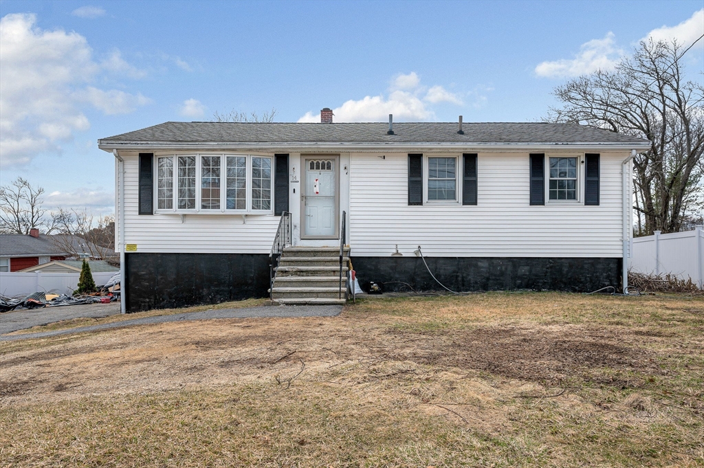 14 New Caster Dr, Lowell, Massachusetts, 3 Bedrooms Bedrooms, 6 Rooms Rooms,1 BathroomBathrooms,Residential,For Sale,New Caster Dr,73493719