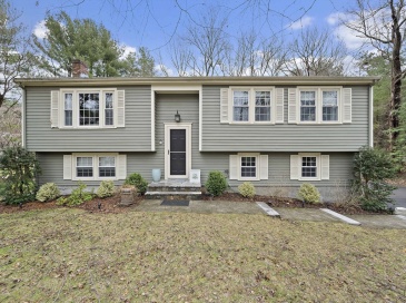 20 Trayer Rd., Canton, Massachusetts, 4 Bedrooms Bedrooms, 8 Rooms Rooms,3 BathroomsBathrooms,Residential Lease,For Rent,Trayer Rd.,73496805