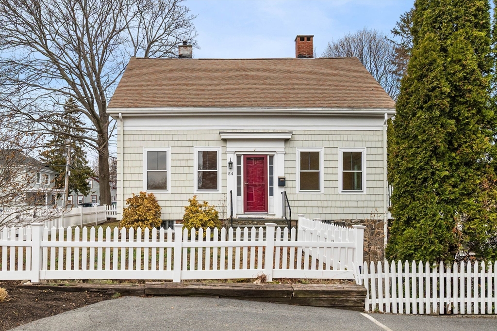 54 Rowland St, Marblehead, Massachusetts, 4 Bedrooms Bedrooms, 9 Rooms Rooms,2 BathroomsBathrooms,Residential,For Sale,Rowland St,73490850