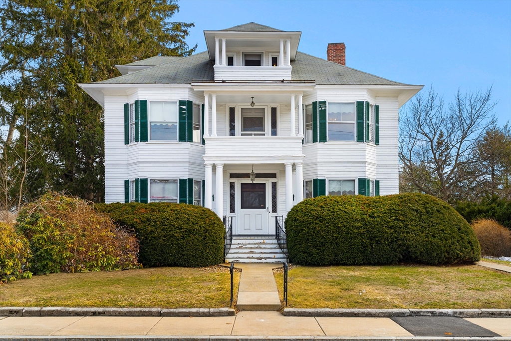 118 Sanders Ave, Lowell, Massachusetts, 4 Bedrooms Bedrooms, 9 Rooms Rooms,1.5 BathroomsBathrooms,Residential,For Sale,Sanders Ave,73488095