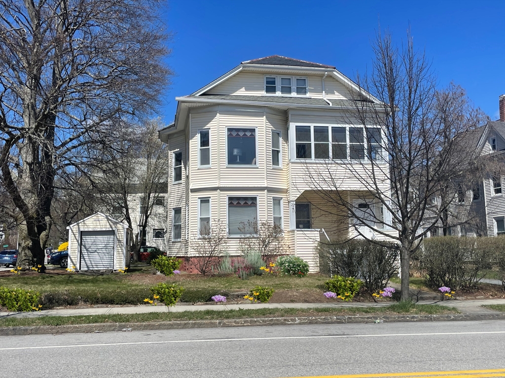 29 June St, Worcester, Massachusetts, 3 Bedrooms Bedrooms, 6 Rooms Rooms,1 BathroomBathrooms,Residential Lease,For Rent,June St,73499394