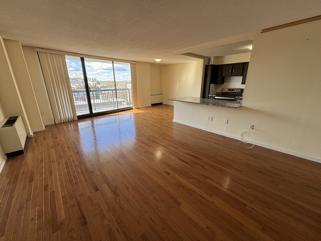 60 Longwood Ave, Brookline, Massachusetts, 1 Bedroom Bedrooms, 3 Rooms Rooms,1.5 BathroomsBathrooms,Residential,For Sale,Longwood Ave,73392359